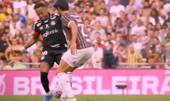 Neymar sofre drible desconcertante em jogo do Santos no Brasileirão