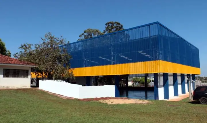 Nova quadra poliesportiva é entregue na EMEF Prof. Waldemar Safiotti