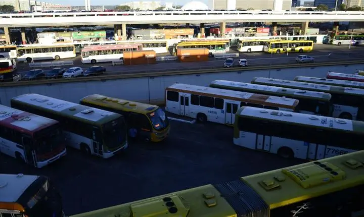 Kassio Nunes Marques cobra TREs sobre transporte público gratuito nas eleições