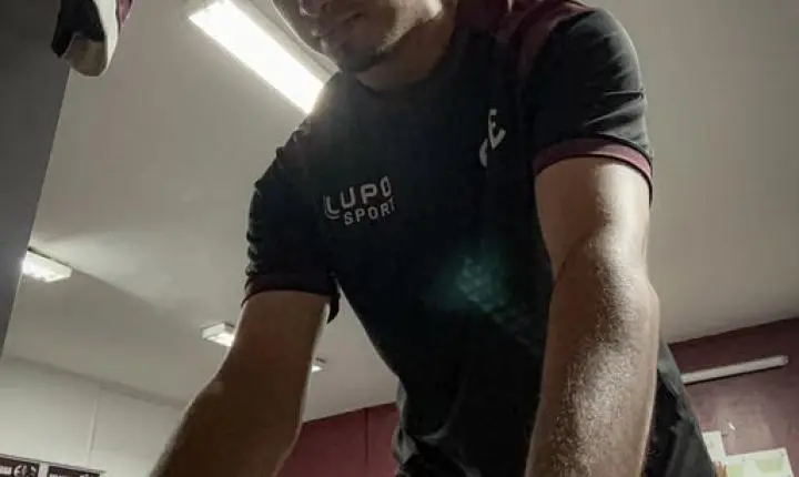 Roupeiro Ronnie Oliveira prepara vestiário da Ferroviária