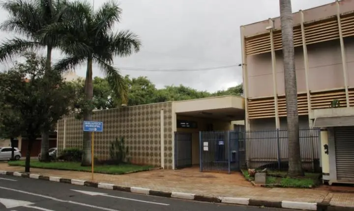 Oficina de colagem anima programação de férias na Biblioteca Monteiro Lobato