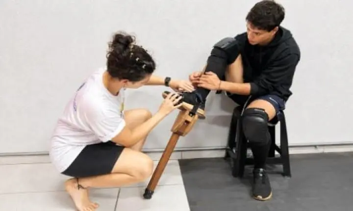 Oficina de perna de pau convida público a aprender técnicas circenses em Araraquara