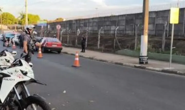 Operação em Ibaté resulta em 20 autos de infração e dez veículos recolhidos