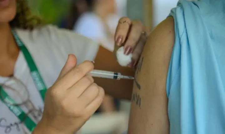 Dia D de multivacinação ocorre neste sábado em todo o país
