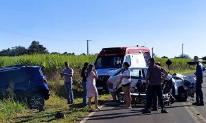 Acidente de trânsito deixa duas pessoas feridas na zona rural de São Carlos