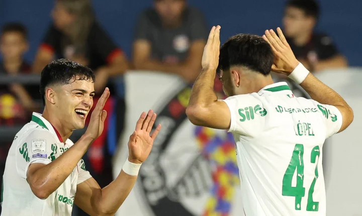 Palmeiras vence o Bragantino e mantém a ponta do Brasileirão