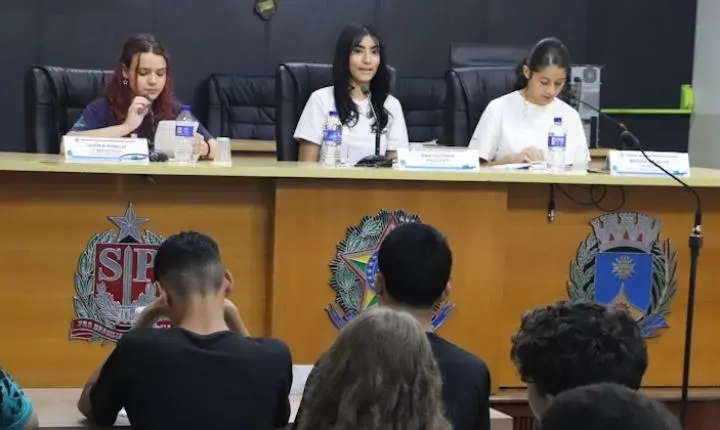 Parlamento Jovem 2026: estudantes apresentam soluções para a cidade