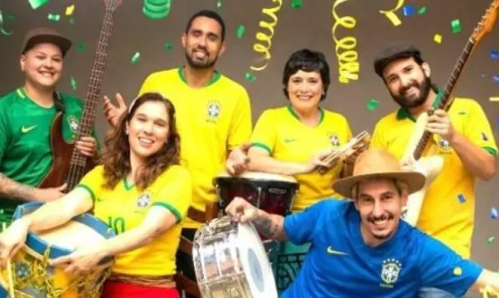 Passarinheiros Futebol Clube une teatro, música e paixão pelo esporte em Araraquara