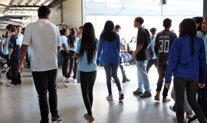 Programa Pé-de-Meia inicia pagamento da sétima parcela nesta segunda