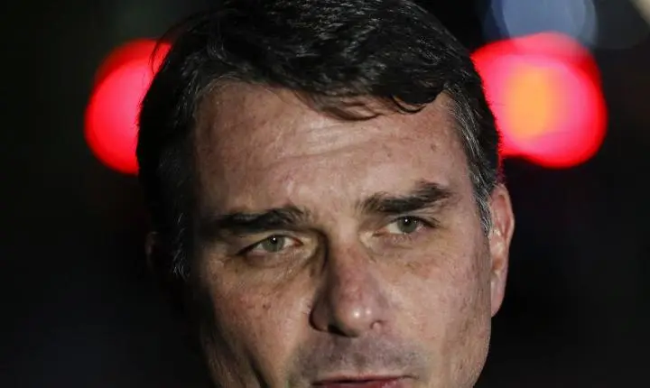 PF aponta cobranças de Flávio Bolsonaro a banqueiro por verba do filme Dark Horse