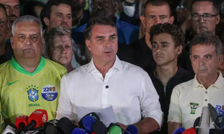 Polícia Federal investiga a fuga de Flávio Bolsonaro para o exterior