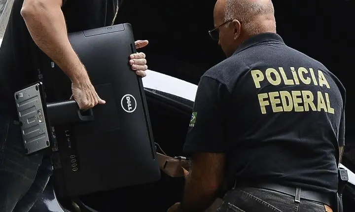 Operação da Polícia Federal investiga senador Weverton Rocha por fraude no INSS