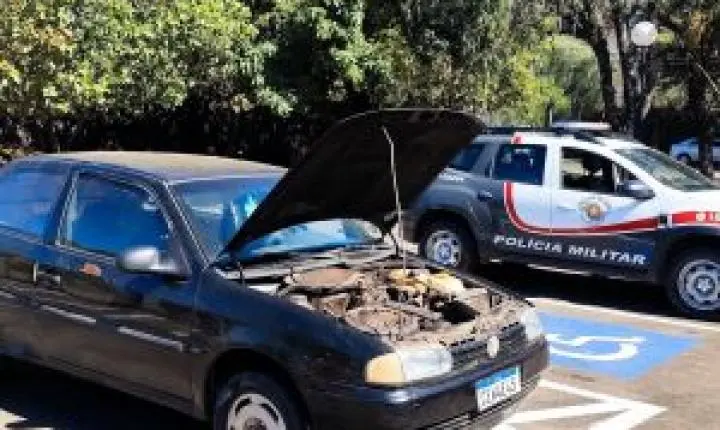 Polícia Militar encontra dois veículos furtados no bairro Antenor Garcia