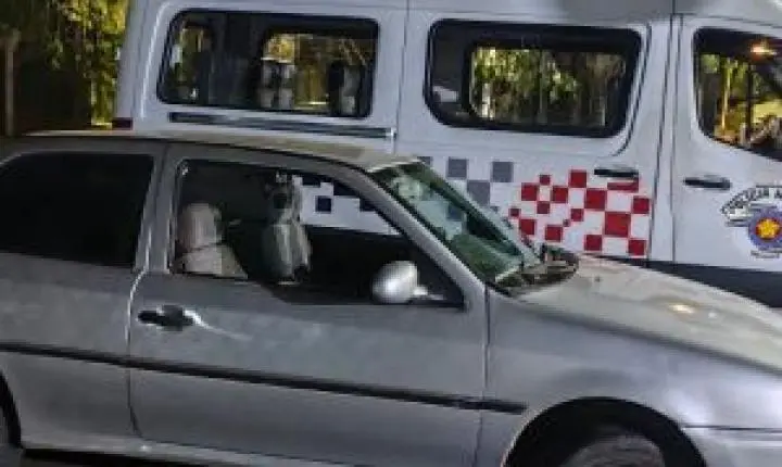 Polícia militar recupera carro furtado após perseguição em São Carlos