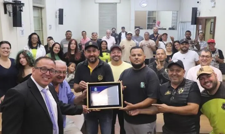 Viela Futebol Clube recebe Diploma de Honra ao Mérito por seu trabalho esportivo e social