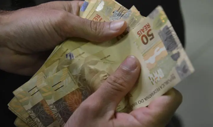 Poupança registra retirada líquida de R$ 476,4 milhões em abril, aponta Banco Central