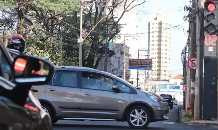 Prefeitura estuda substituição de semáforos inteligentes no trânsito