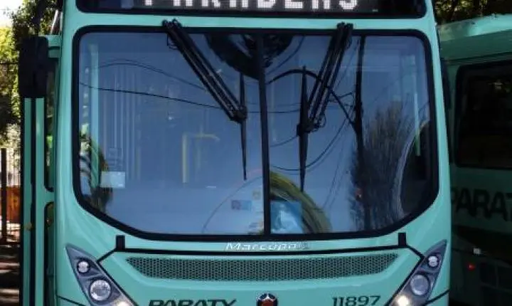 Araraquara recebe cinco ônibus novos para modernizar frota de transporte público