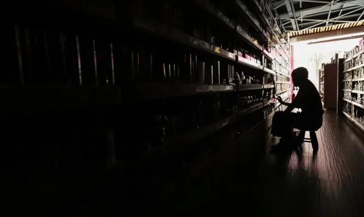 Procon-RJ orienta como pedir ressarcimento por falta de luz após ventania