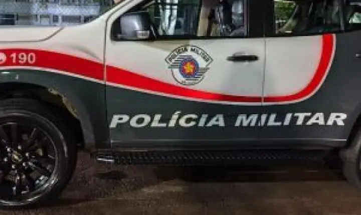 Mulher ligada à 