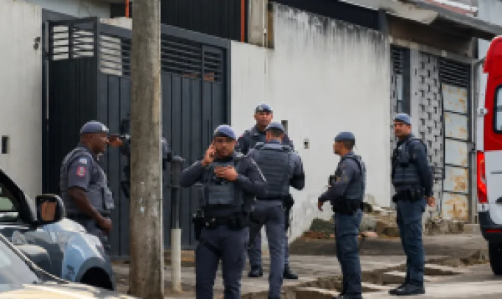 Suspeito por tráfico morre após confronto policial com o BAEP em Dobrada
