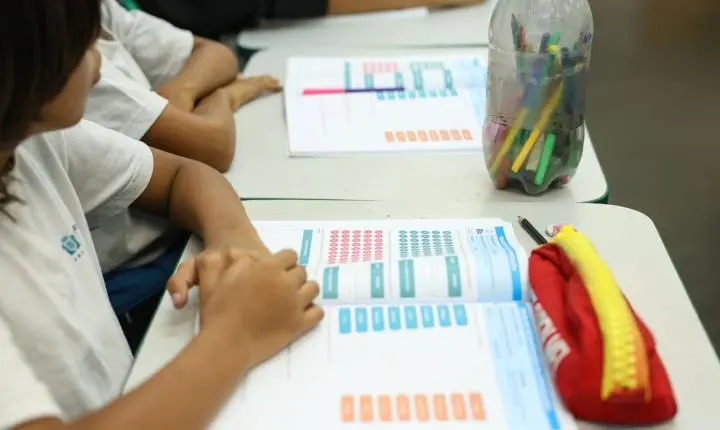 Novo programa de bolsas foca na valorização da educação básica no país