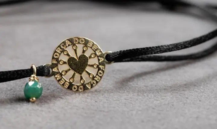 Pulseira simboliza força, amor e solidariedade