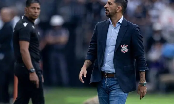 Ramón Díaz desponta como favorito no Corinthians, mas enfrenta suspensão