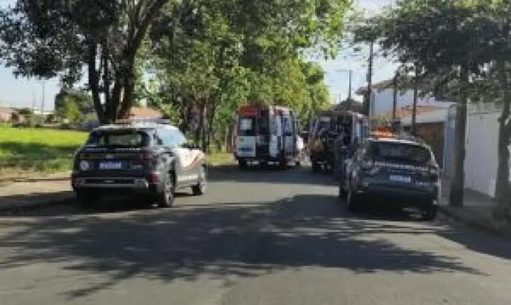 Atendimento do SAMU socorre homem após surto e parada no Jardim Ipanema