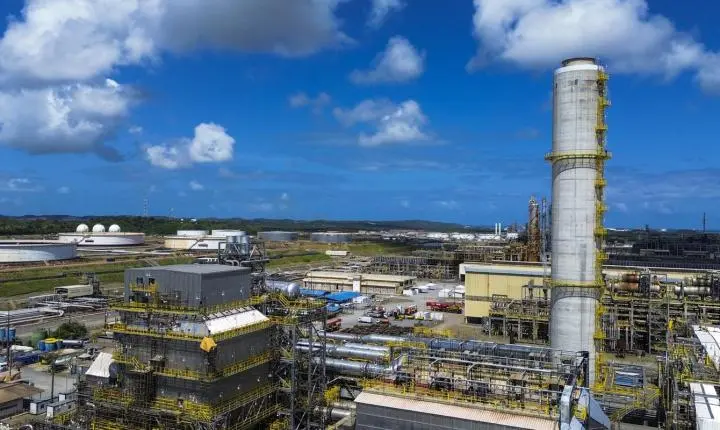 Refinarias da Petrobras superam 100% de capacidade, impulsionando a produção de combustíveis