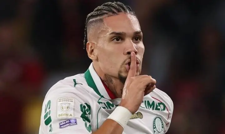 Atacante Paulinho vira alvo de piadas da torcida após lesões no Palmeiras