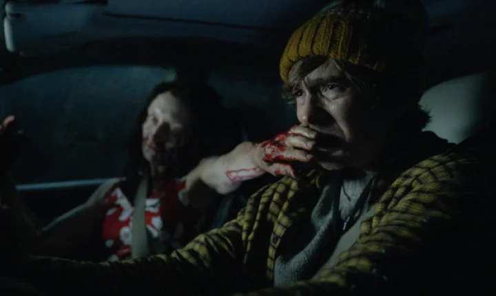 Resident Evil chega aos cinemas com terror e referências aos games