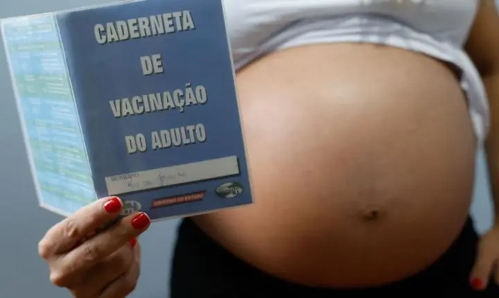 Vacinação de gestantes: baixa imunização contra gripe e covid ameaça grávidas