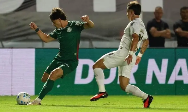 Santos e Palmeiras empatam sem gols na Vila Belmiro pelo Brasileirão