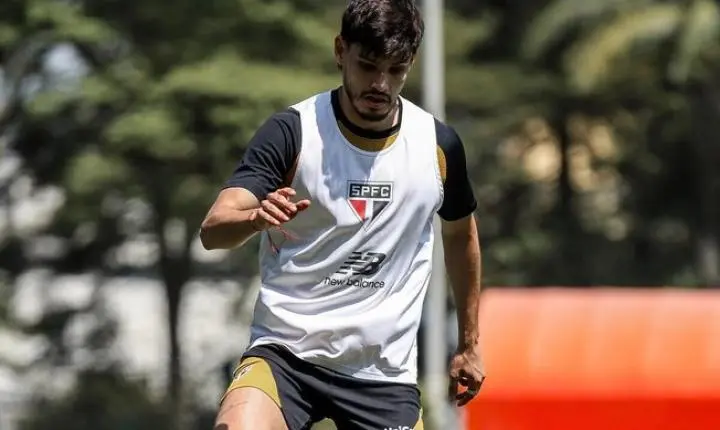 São Paulo realiza treinos táticos de olho no clássico contra o Santos