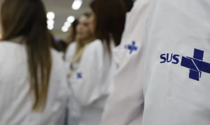 Ministério da Saúde prorroga atuação de 676 médicos especialistas
