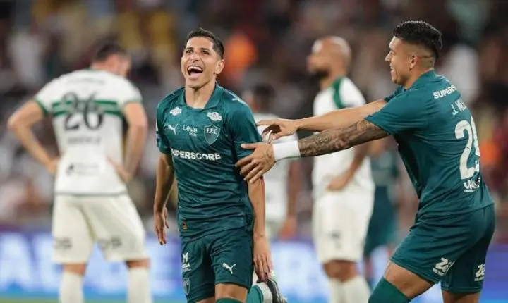 Savarino brilha com hat-trick pelo Fluminense em goleada sobre o Coritiba