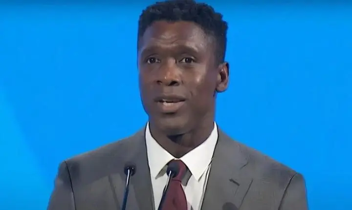 Seedorf chega ao Brasil para assumir o comando técnico do Corinthians