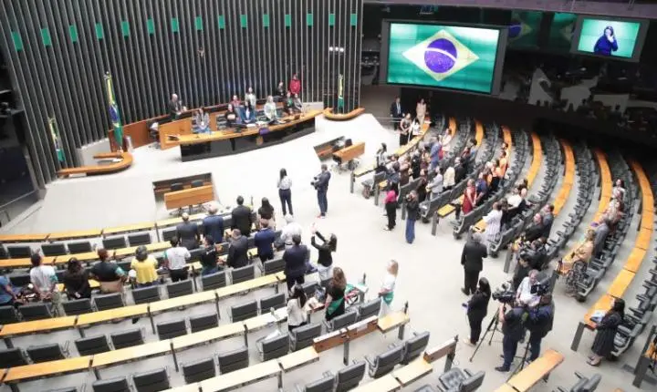 Dia nacional de combate ao abuso e à exploração sexual de crianças e adolescentes é tema de sessão na Câmara