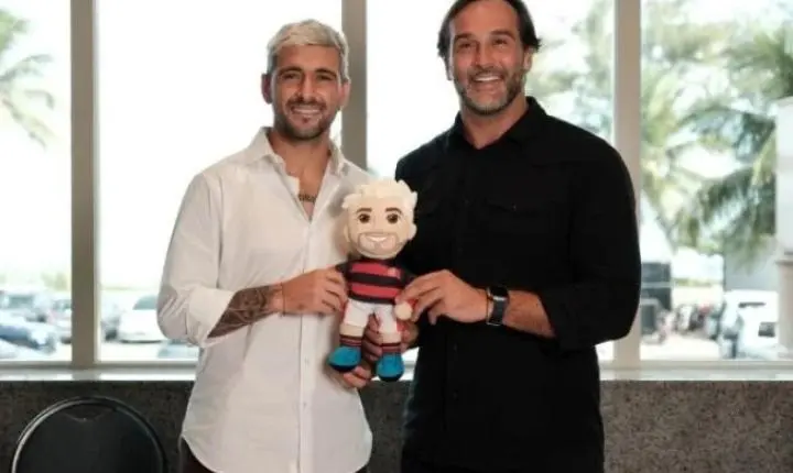 Sucesso do boneco Arrasquinha repercute no elenco do Flamengo