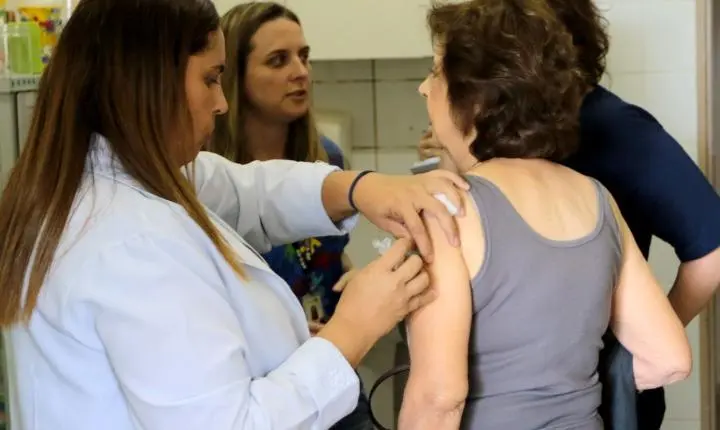 Vacina pneumo 20 é ampliada pelo SUS para idosos com 85 anos ou mais