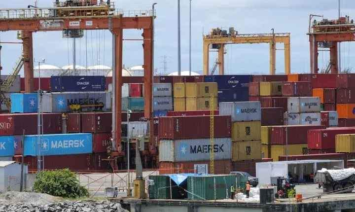 Nova tarifa de 37,5% dos EUA afeta US$ 6,6 bilhões em exportações do Brasil