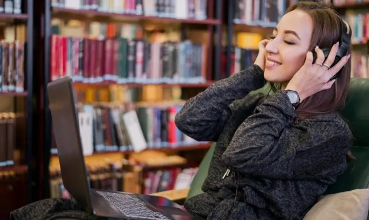 Tecnologia e produtividade: por que investir em um bom fone com cancelamento de ruído pode melhorar o trabalho e os estudos