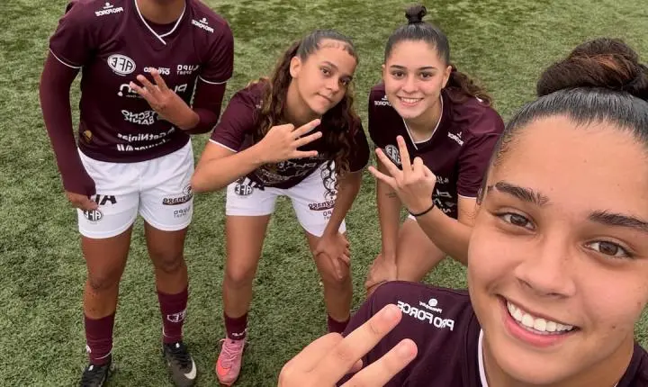 Guerreirinhas do futebol feminino Sub-17 celebram grande exibição com selfies