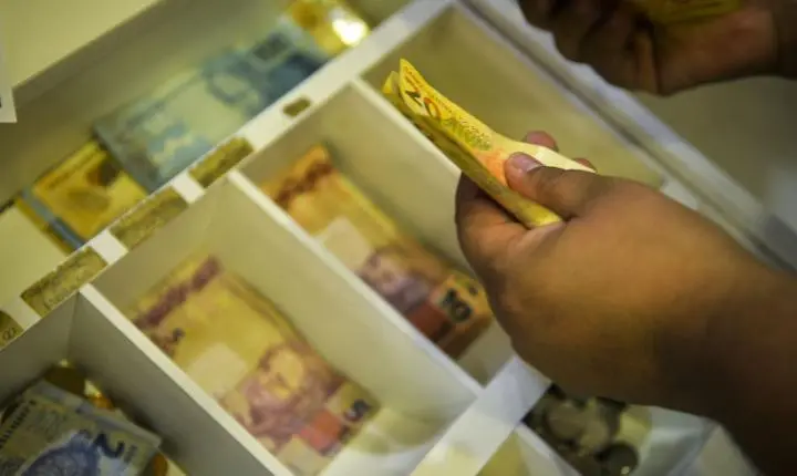 Último lote do abono salarial é liberado para nascidos em novembro e dezembro
