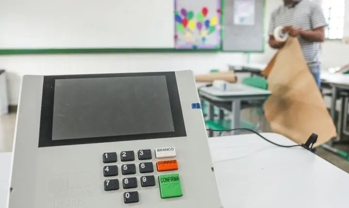 TRE-SP realiza a troca de 52 urnas eletrônicas no início da votação