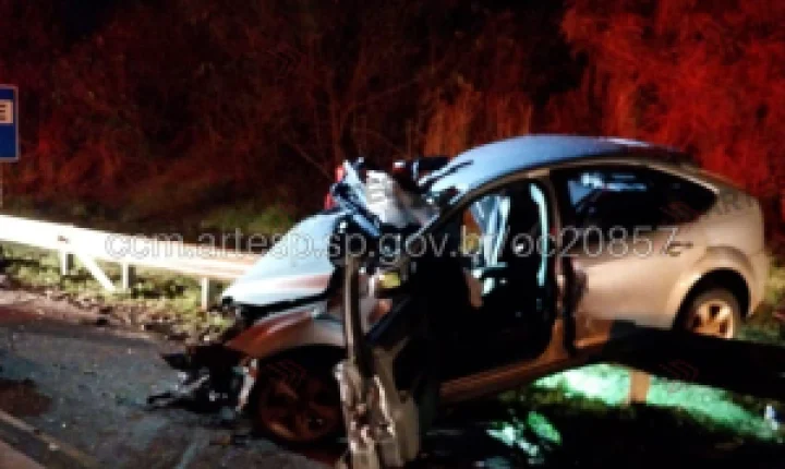 Colisão frontal deixa um morto na SP-255 após ultrapassagem proibida em Bocaina