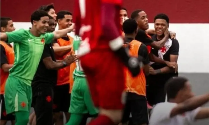 Vasco goleia o Santos no Campeonato Brasileiro Sub-17