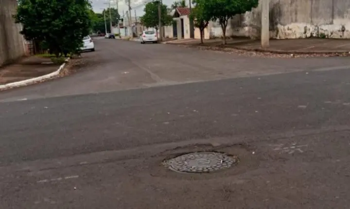 Moradores cobram melhorias na sinalização de trânsito no Jardim Universal