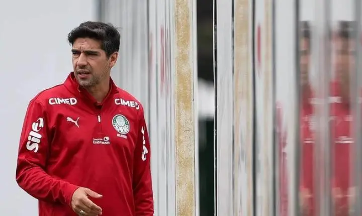 Vitor Roque avança em recuperação e vai a campo pelo Palmeiras